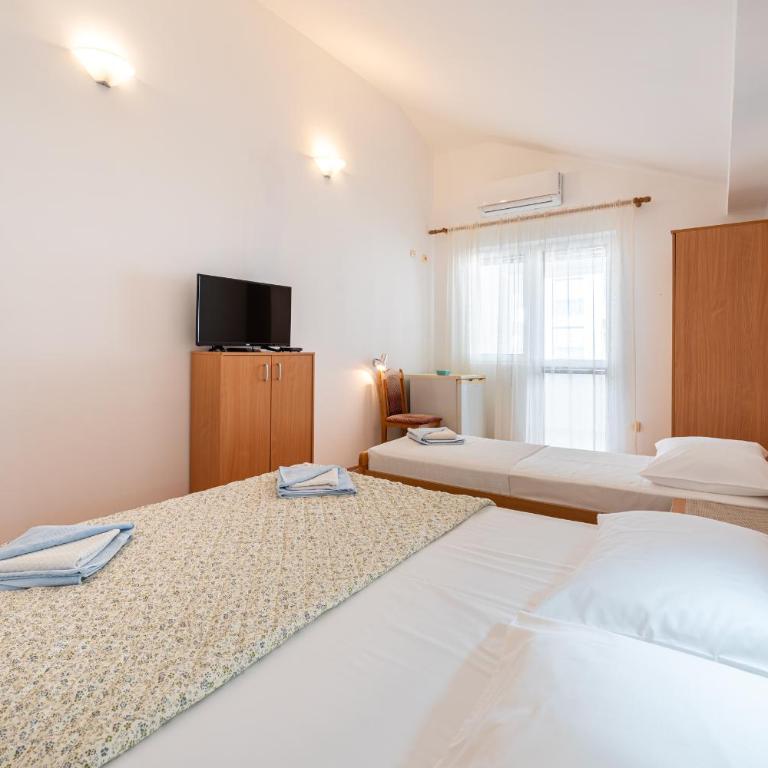 Apartments Bečić - Osnovna Trokrevetna Soba - 4