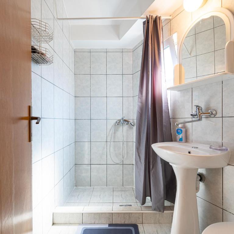 Apartments Bečić - Osnovna Trokrevetna Soba - 6