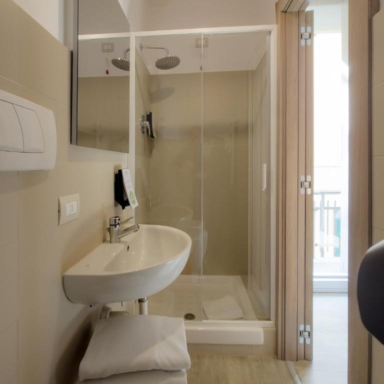 Sure Hotel by Best Western Nologo - Comfort Triple Room with Three Single Beds - Non-Smoking - 4