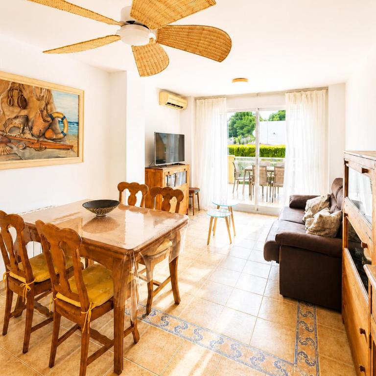 Apartamento Atila en Dénia a 250 m de la Playa con Terraza, Piscina y Jacuzzi by Family Homes - Apartamento de 2 dormitorios con terraza - 4