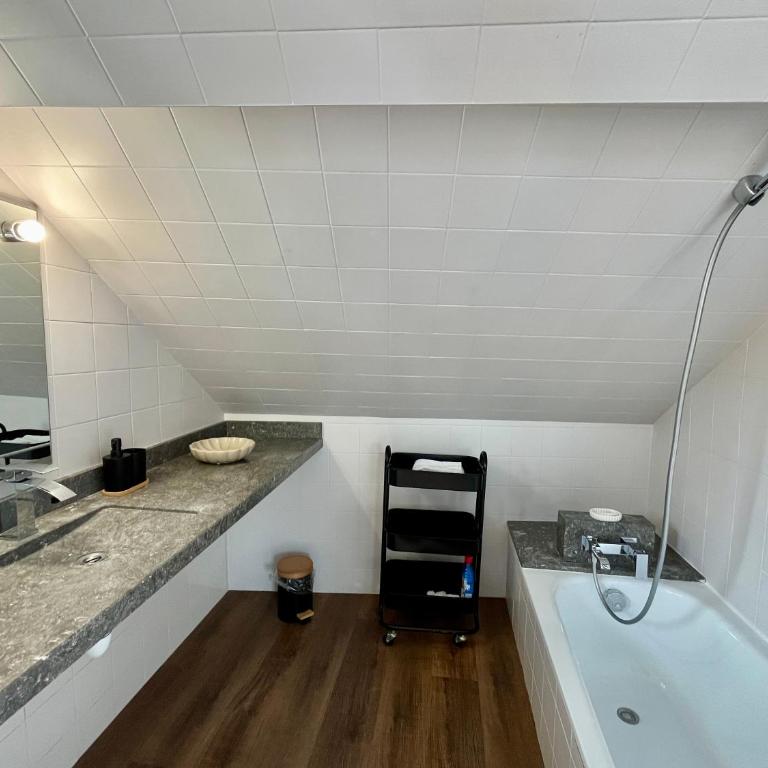 La Maison Garnavie - 6 personnes - Halles Lourdes - Garage - Maison 3 Chambres - 8