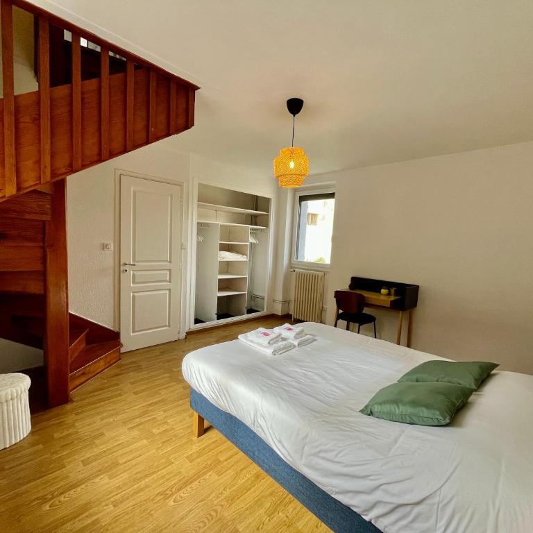 La Maison Garnavie - 6 personnes - Halles Lourdes - Garage - Maison 3 Chambres - 33