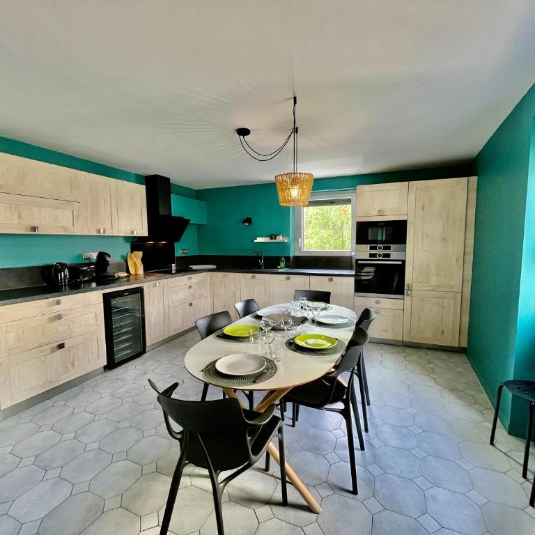 La Maison Garnavie - 6 personnes - Halles Lourdes - Garage - Maison 3 Chambres - 59
