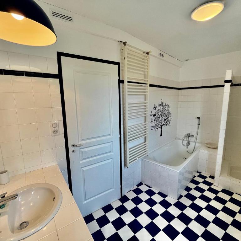 La Maison Garnavie - 6 personnes - Halles Lourdes - Garage - Maison 3 Chambres - 78