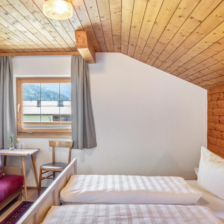Persalhof Gattererberg - Doppelzimmer mit Bergblick - 2