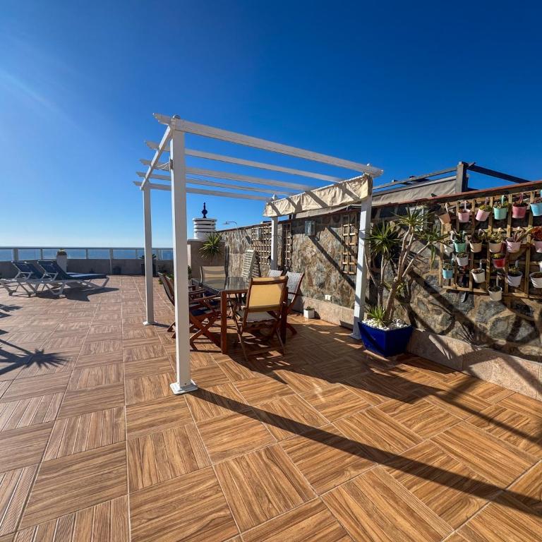 Atico del sur - Three-Bedroom Apartment with Water View - 3