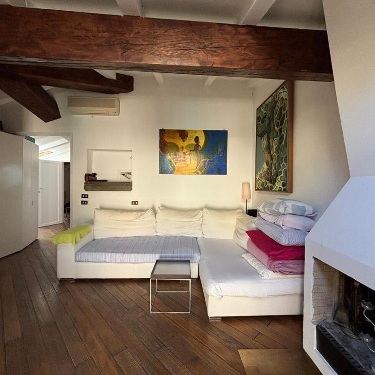 GetTheKey Mansarda Marescalchi - One-Bedroom Apartment - 3