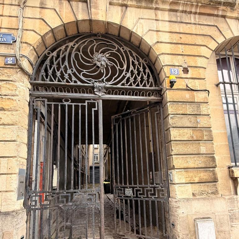 13 Place Royal - Center - Reims Cathedral Historic - Appartement 2 Chambres Deluxe - 17