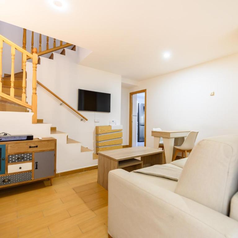 PRA10 - Piso de 2 dormitorios con balcón y 2 baños, en el centro de Madrid - Alquiler temporal - Two-Bedroom Apartment - 24