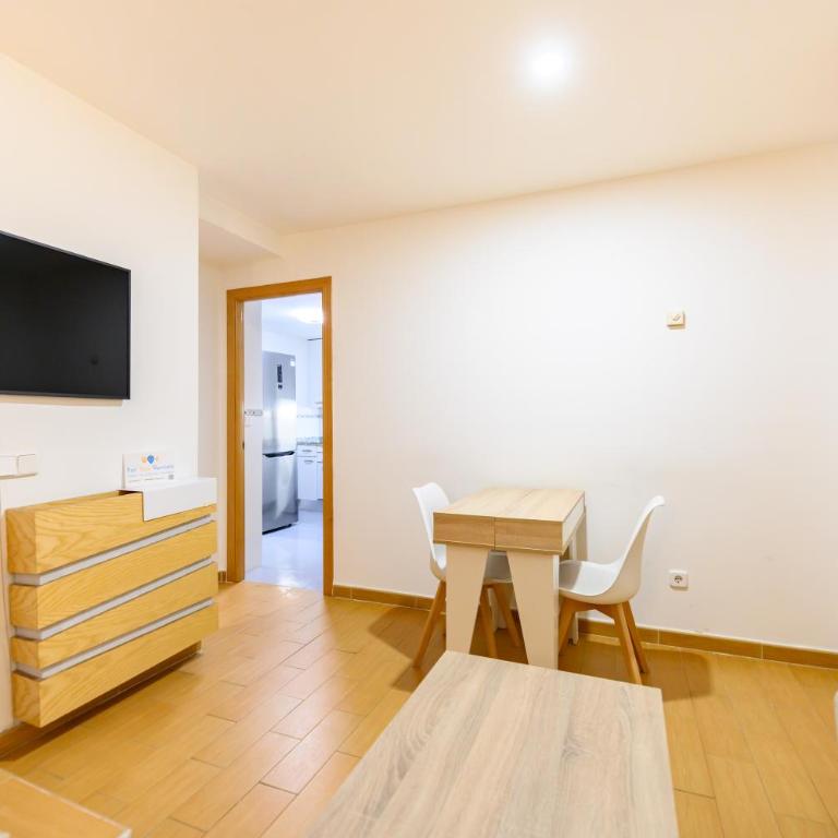 PRA10 - Piso de 2 dormitorios con balcón y 2 baños, en el centro de Madrid - Alquiler temporal - Two-Bedroom Apartment - 25