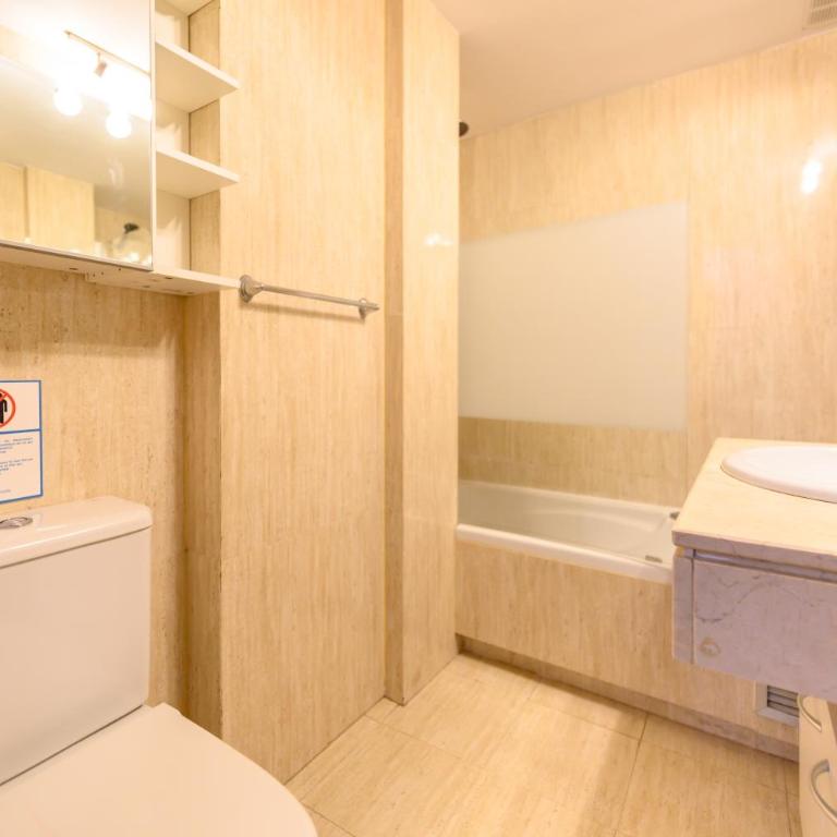 PRA10 - Piso de 2 dormitorios con balcón y 2 baños, en el centro de Madrid - Alquiler temporal - Two-Bedroom Apartment - 11