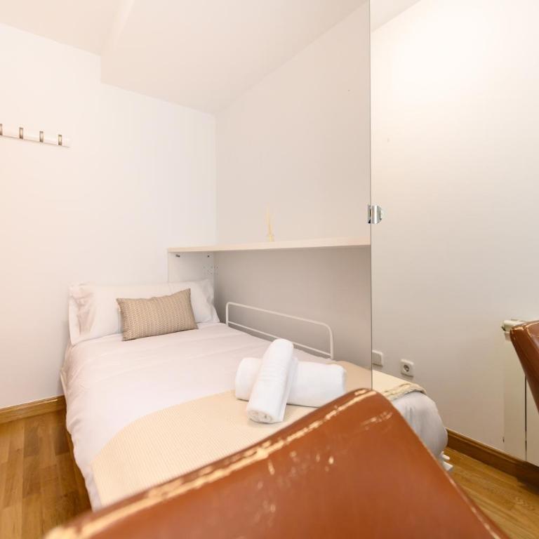 PRA10 - Piso de 2 dormitorios con balcón y 2 baños, en el centro de Madrid - Alquiler temporal - Two-Bedroom Apartment - 46