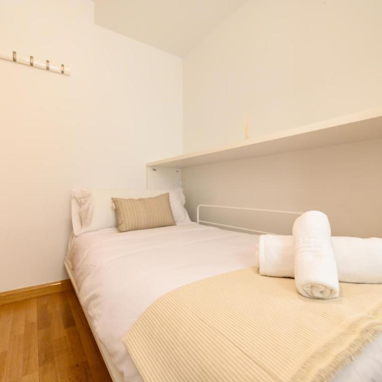 PRA10 - Piso de 2 dormitorios con balcón y 2 baños, en el centro de Madrid - Alquiler temporal - Two-Bedroom Apartment - 9