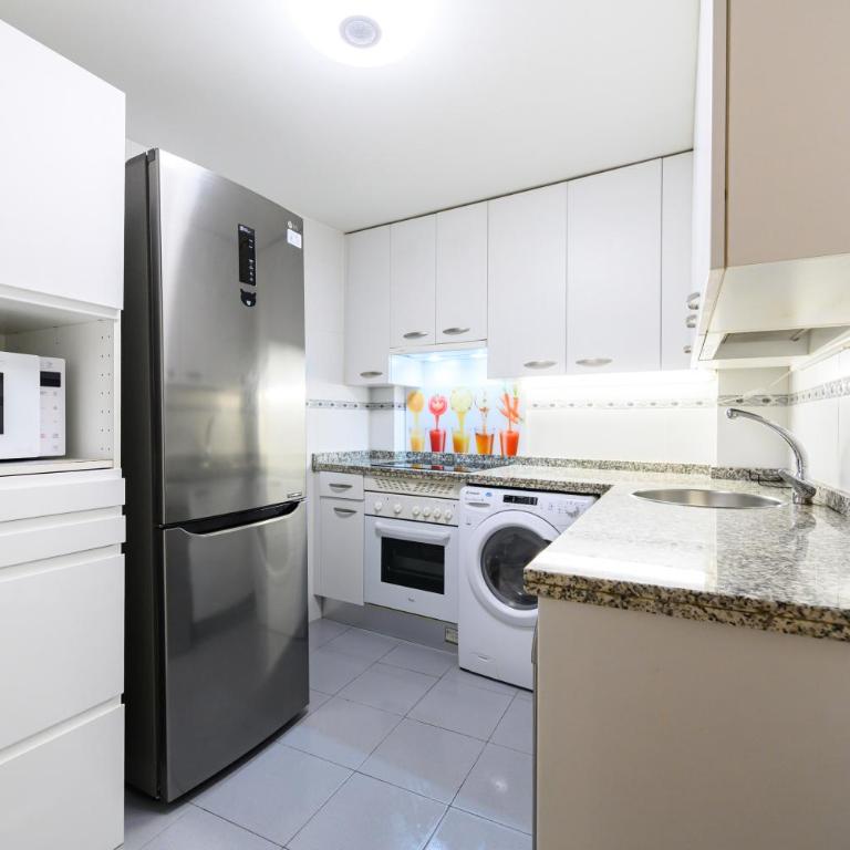PRA10 - Piso de 2 dormitorios con balcón y 2 baños, en el centro de Madrid - Alquiler temporal - Two-Bedroom Apartment - 4