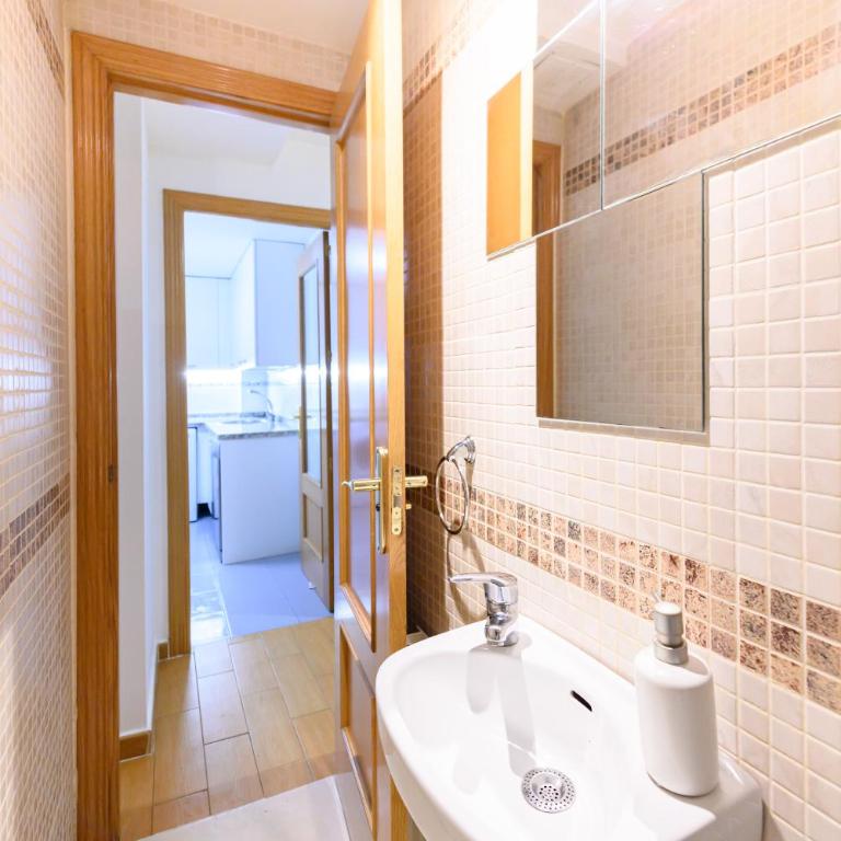 PRA10 - Piso de 2 dormitorios con balcón y 2 baños, en el centro de Madrid - Alquiler temporal - Two-Bedroom Apartment - 33