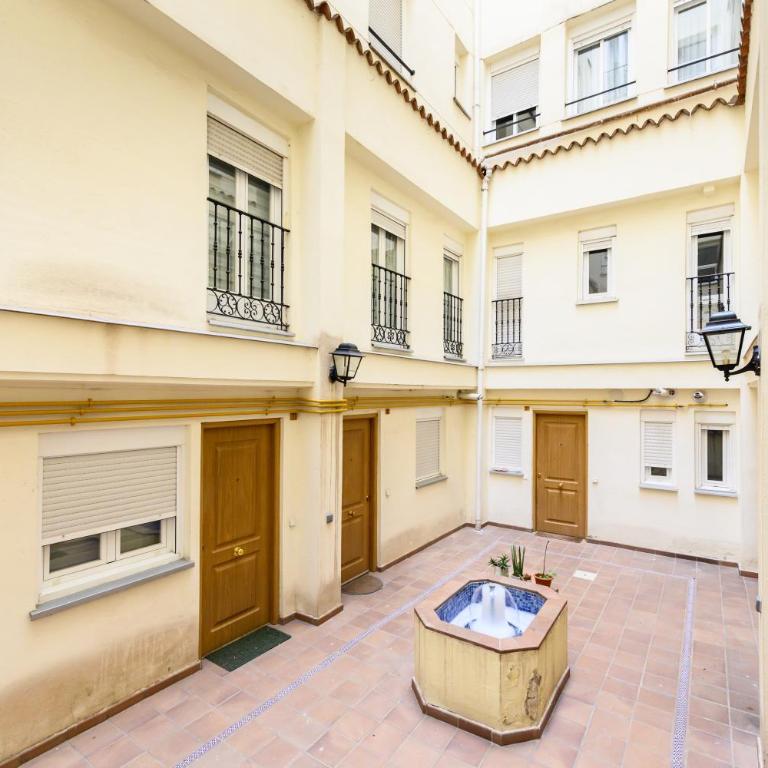 PRA10 - Piso de 2 dormitorios con balcón y 2 baños, en el centro de Madrid - Alquiler temporal - Two-Bedroom Apartment - 50