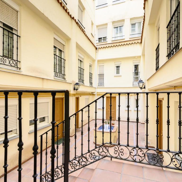 PRA10 - Piso de 2 dormitorios con balcón y 2 baños, en el centro de Madrid - Alquiler temporal - Two-Bedroom Apartment - 48