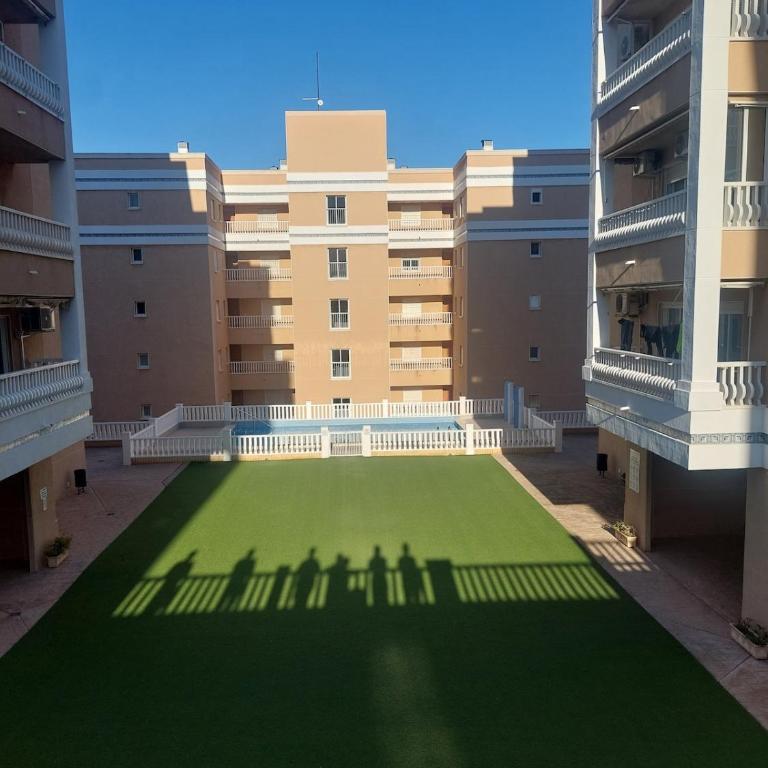 Apartamento con vistas al mar, piscina y garaje - Two-Bedroom Apartment with Balcony and Sea View - 5