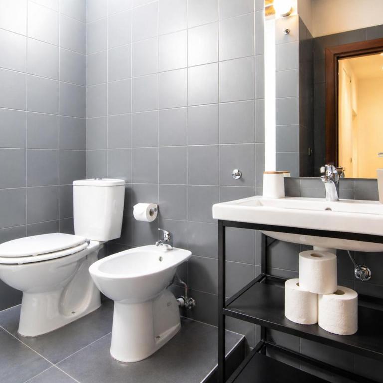 Casa a Firenze - 7 Ospiti, 3 Camere, 2 Bagni, Parcheggi Gratuiti - Bus, Treno, Aeroporto - Three-Bedroom Apartment - 10