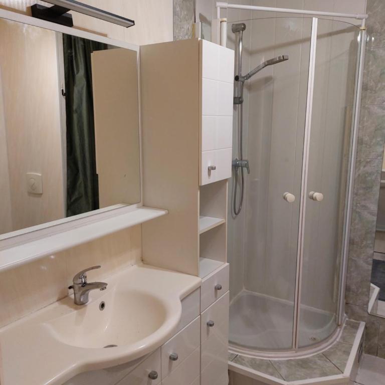 Narbonne Centre Historique Spacieux T2 Confort & Calme - Appartamento con 1 Camera da Letto - 5