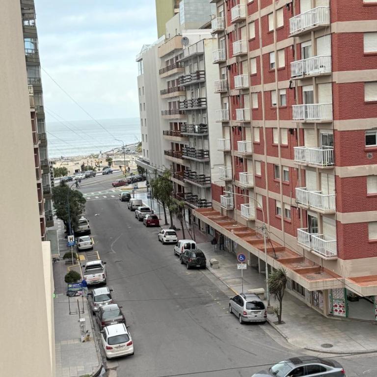 Departamento al frente, zona la perla con cochera - One-Bedroom Apartment - 5