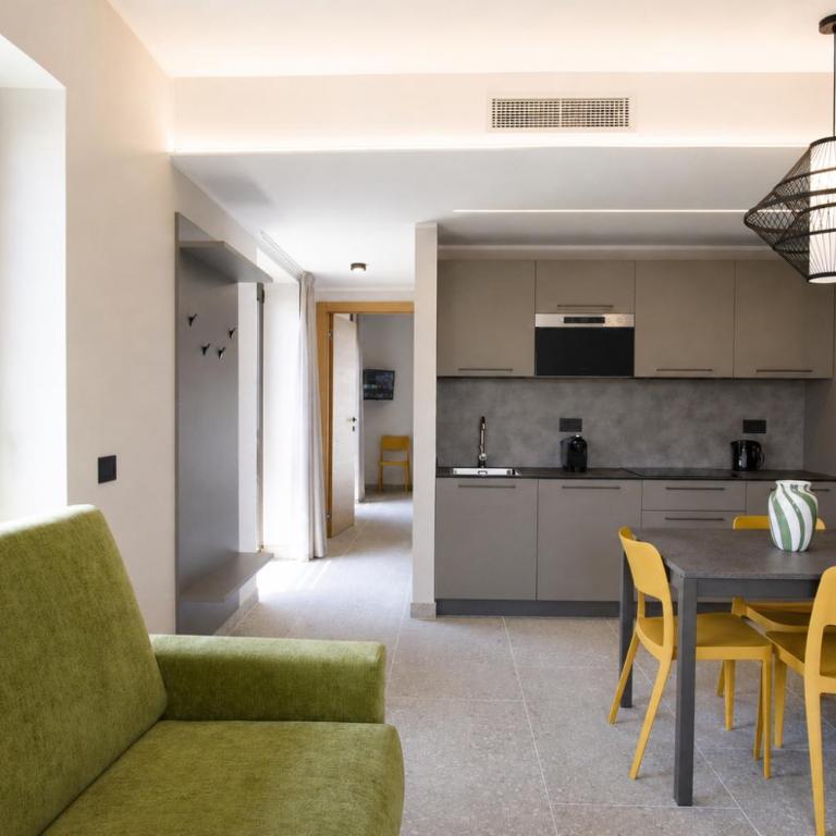 Bonaparte Luxury Apartments - Deluxe One-Bedroom Apartment with City View - 9