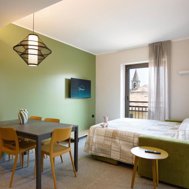 Bonaparte Luxury Apartments - Deluxe One-Bedroom Apartment with City View - 5