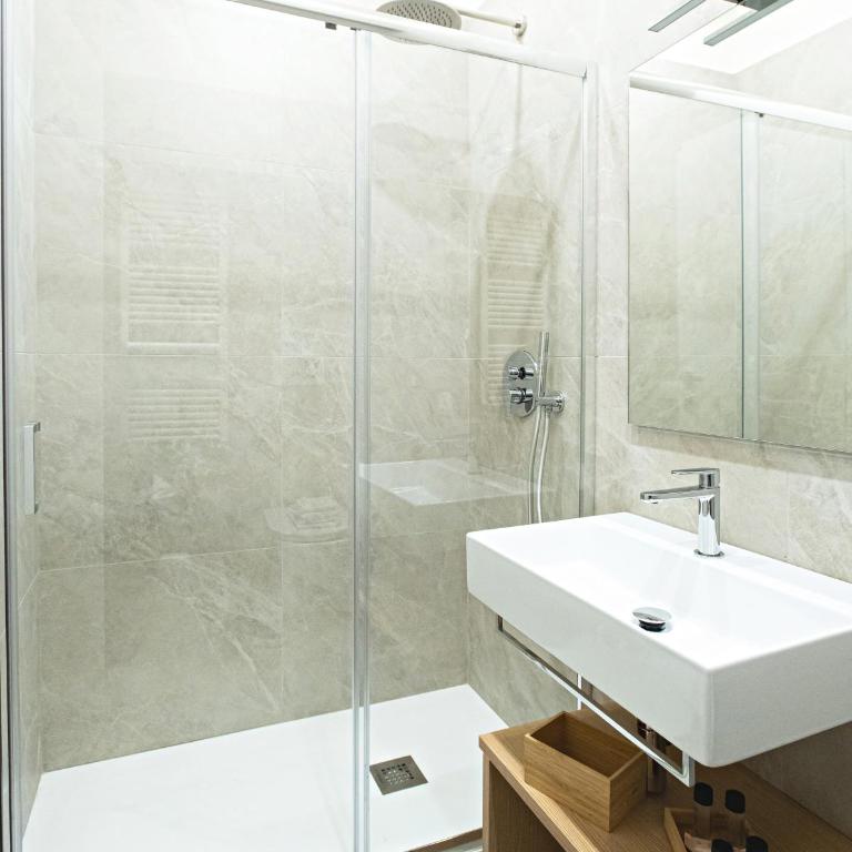 Serendipity Suites - Triple Room with City View - 9