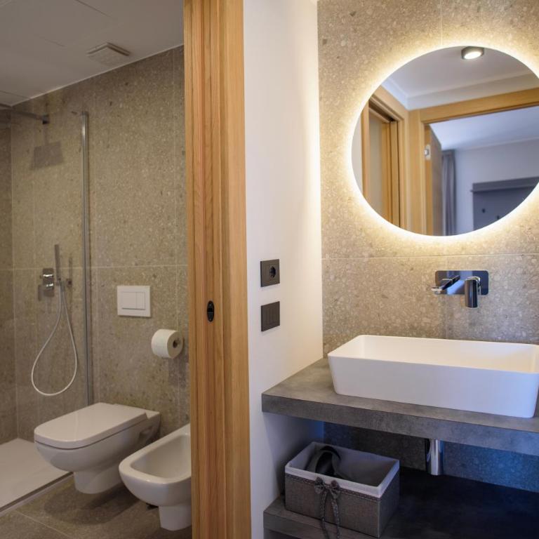 Bonaparte Luxury Apartments - Deluxe One-Bedroom Apartment with City View - 6