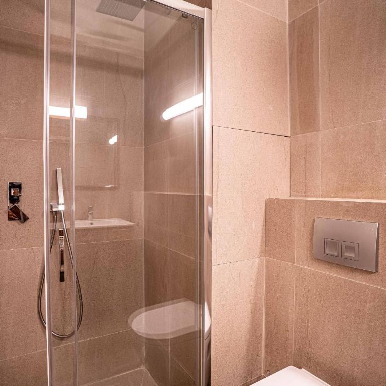UrbanFlat 135 - Central Luxurious Apartment in Paris - Apartment - 8