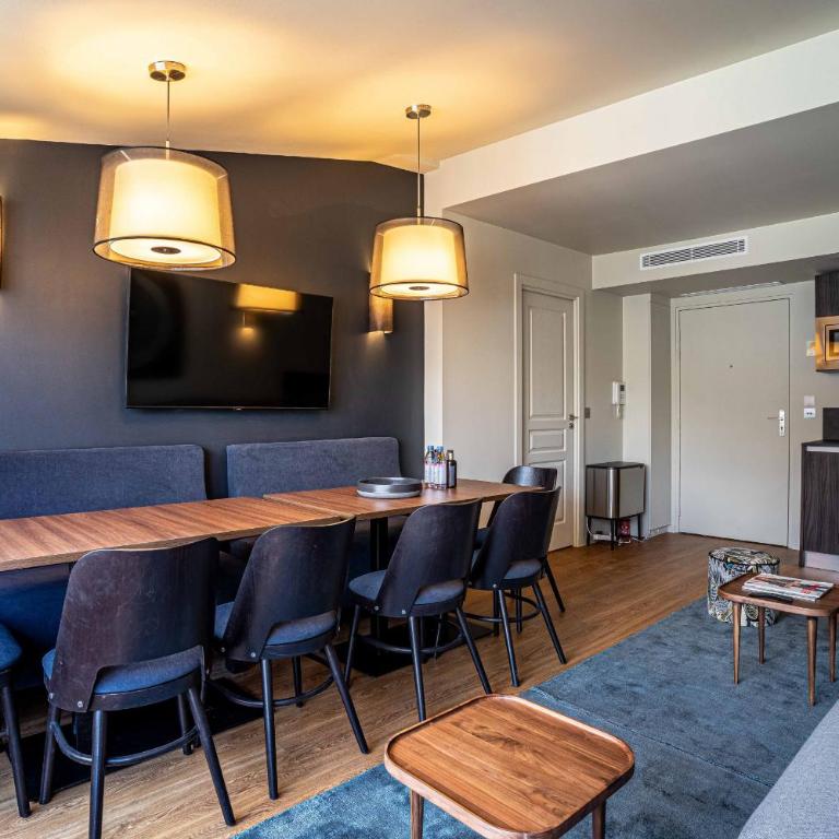 UrbanFlat 135 - Central Luxurious Apartment in Paris - Apartment - 23