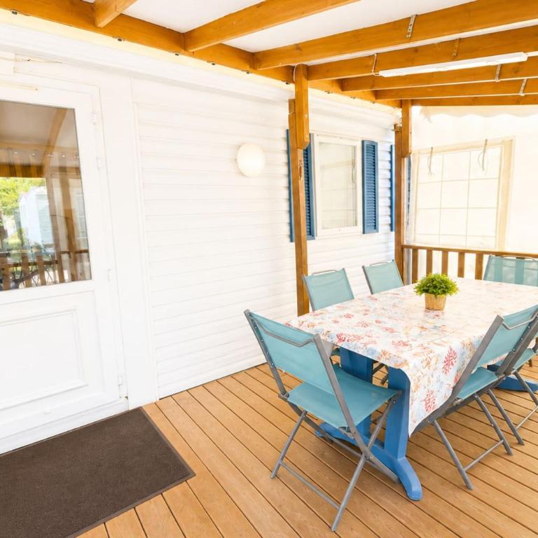 Mobil-home tout confort Camping de lEscale C43 terrasse piscine & plages - Bungalow - 3