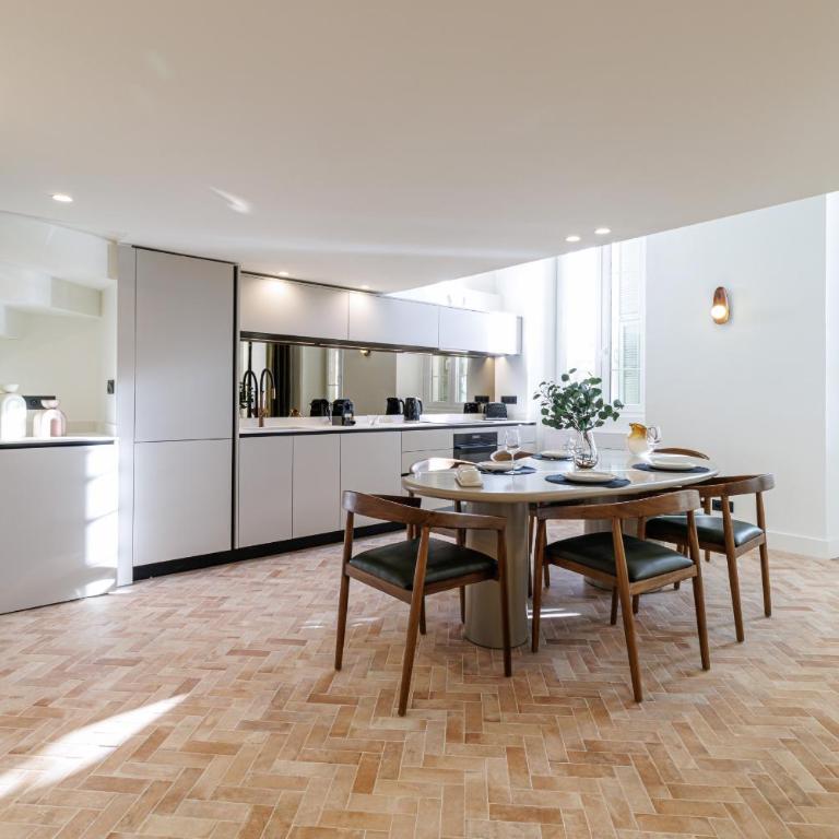 20 QUAI LUNEL - Loft vue Port de Nice - 2 suites mezzanine - Climatise - Appartement 2 Chambres avec Vue sur le Port - 11