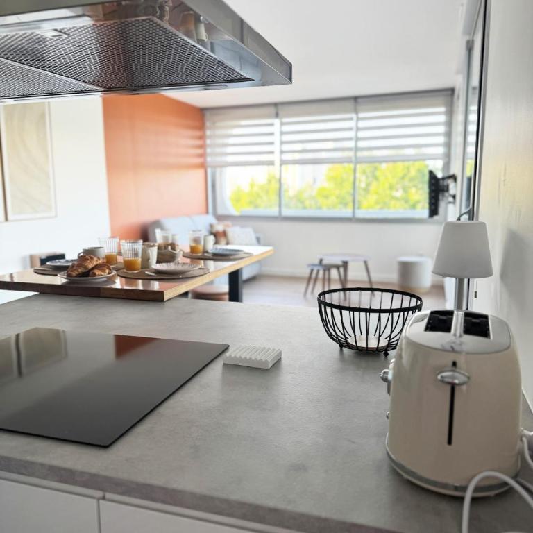 Cocon à 2 min A Pied de la Plage Terrasse Parking - Two-Bedroom Apartment - 2