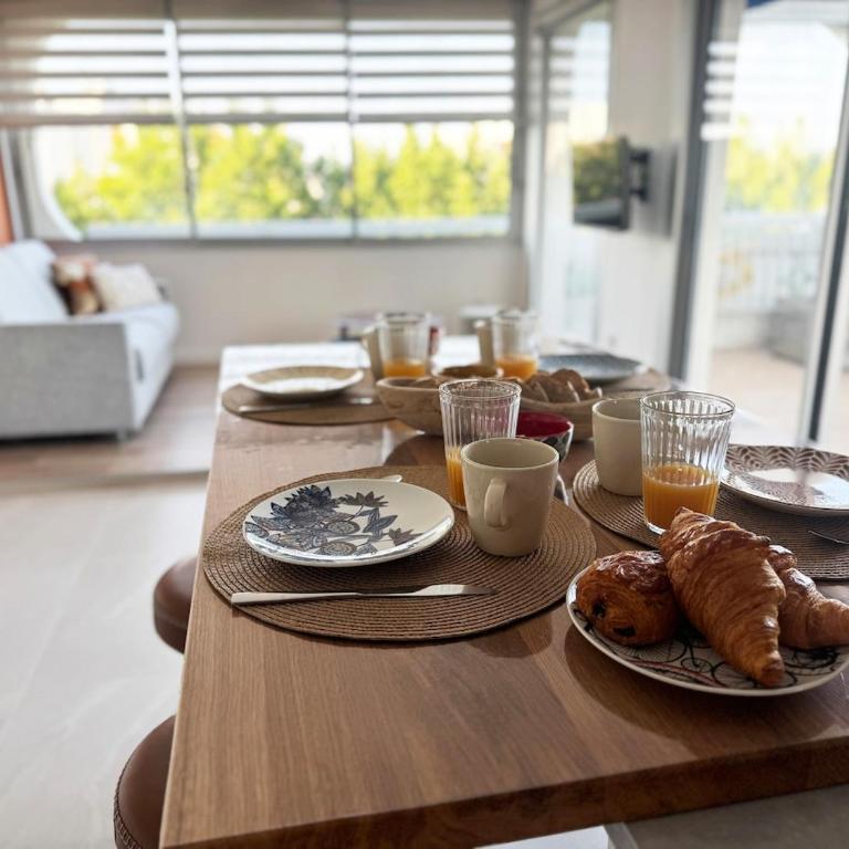Cocon à 2 min A Pied de la Plage Terrasse Parking - Two-Bedroom Apartment - 9