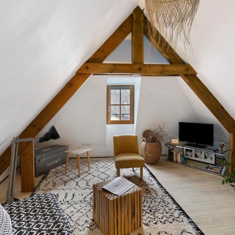 Adorable Petit Loft - Superior Apartment with City View - 19
