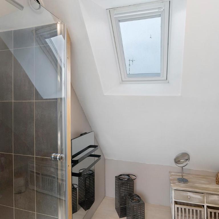 Adorable Petit Loft - Superior Apartment with City View - 17