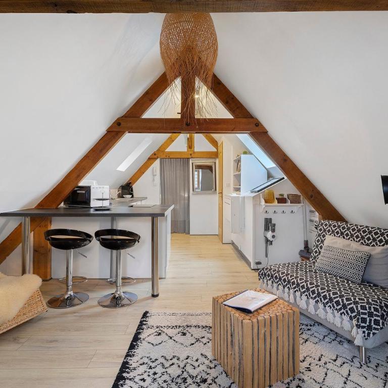 Adorable Petit Loft - Superior Apartment with City View - 2