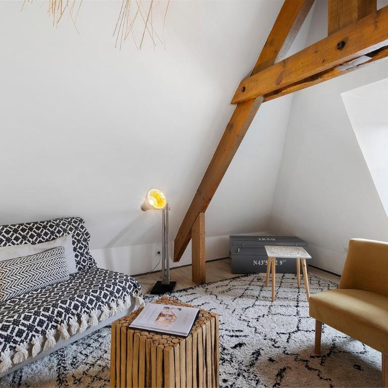 Adorable Petit Loft - Superior Apartment with City View - 20