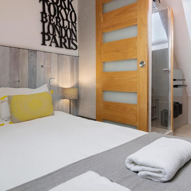 Adorable Petit Loft - Superior Apartment with City View - 13