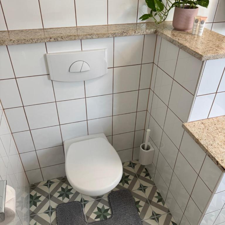 Helle Ferienwohnung Saunahaus - Apartment mit 1 Schlafzimmer - 2
