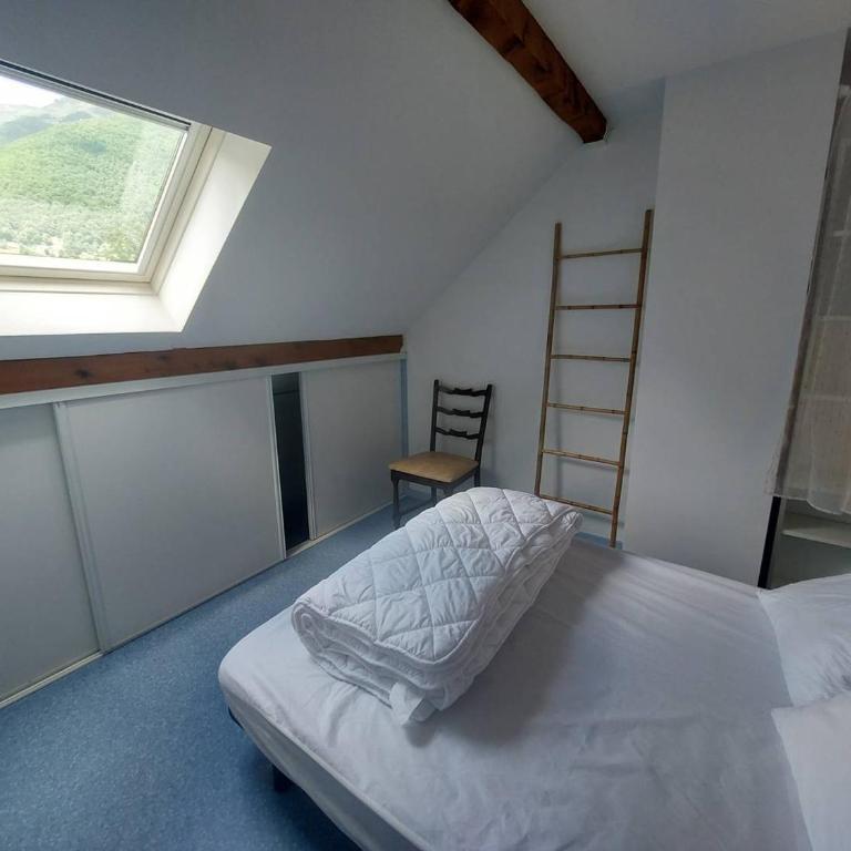 Chalet 2 chambres à Cauterets avec parking - FR-1-812-56 - Appartamento - 12