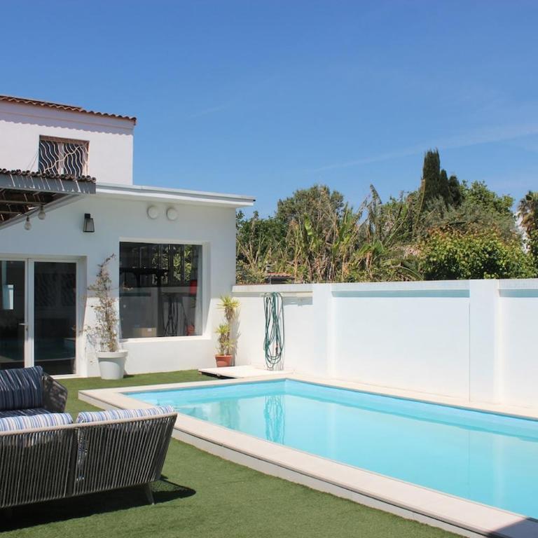 Huge modern home with pool in Valencia city center - Three-Bedroom House - 13