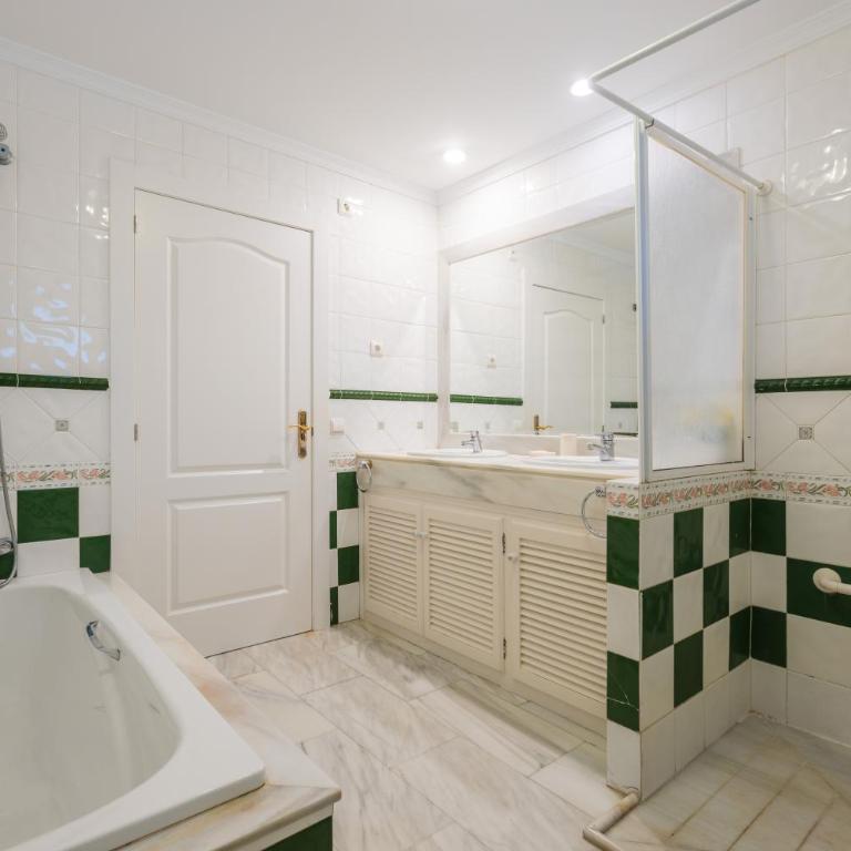 Sea View at White Pearl Beach II, Elviria, Marbella - Apartamento de 2 dormitorios - Frente al océano - 20