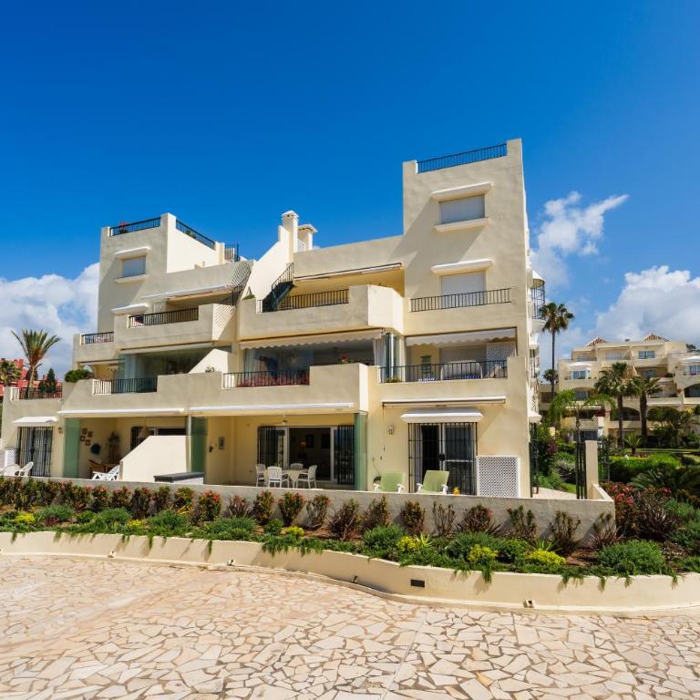 Sea View at White Pearl Beach II, Elviria, Marbella - Apartamento de 2 dormitorios - Frente al océano - 1