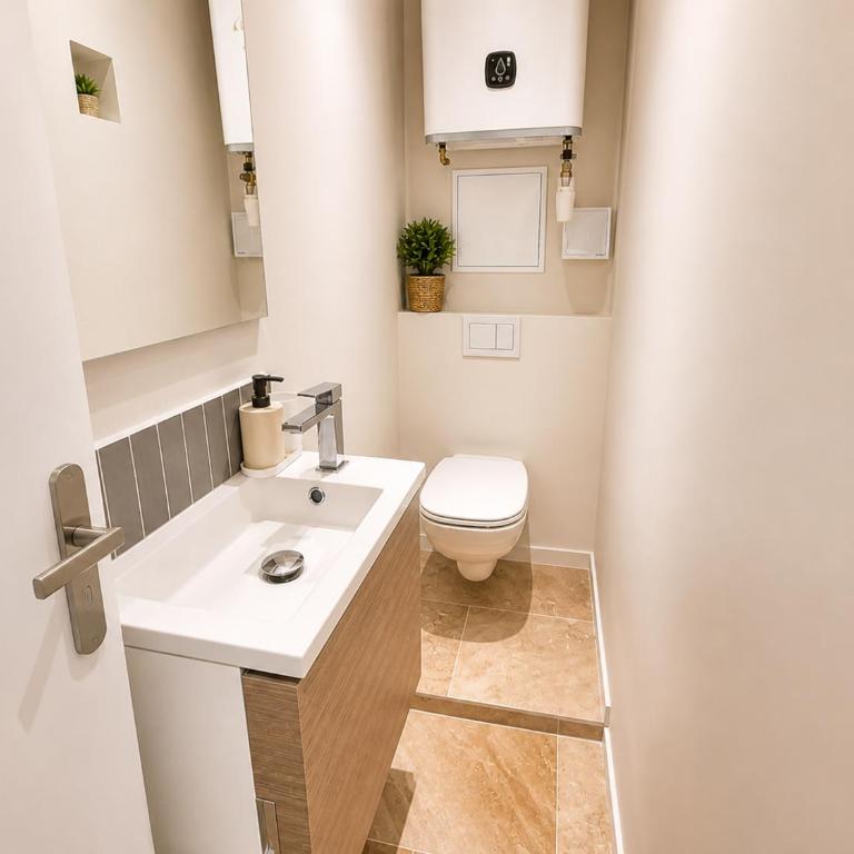 Lou Mistral - One-Bedroom Apartment - 6