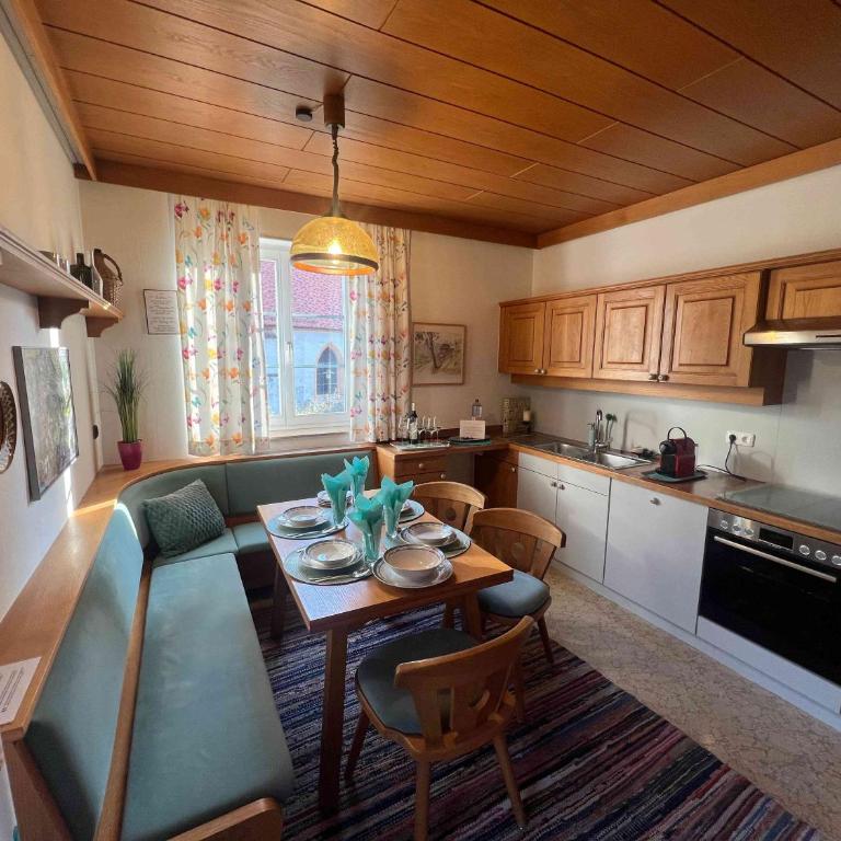ALTSTADT-APARTMENTS Bad Radkersburg - Ihr Zuhause auf Reisen - Gediegene 88 m² Ferienwohnung „Weißburgunder“ - 1. OG Terrasse Innenhof - 9
