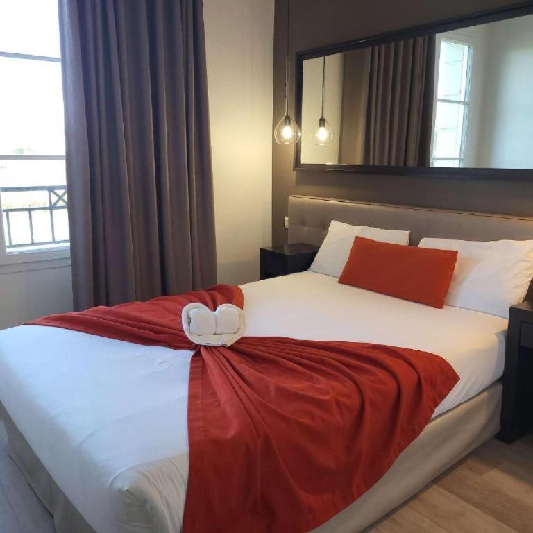 Disneyland Deluxe flat, outside pool, Climatisation, 1 min to Disney Parks - Studio mit Poolblick - 3