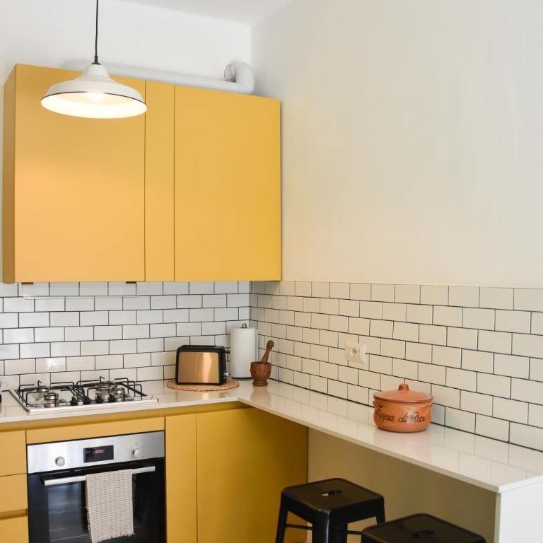 Central & Modern - 2 Bedrooms with Balcony & Parking - Apartment mit 2 Schlafzimmern und Balkon - 2