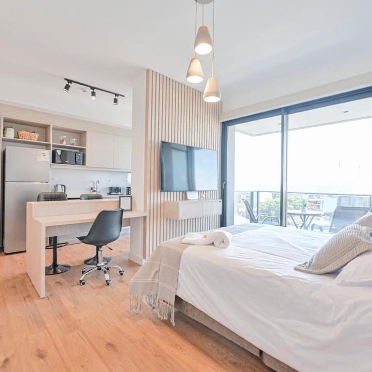 Chic & Cozy Apartment near Shopping del Sol - Deluxe Queen Studio - 1